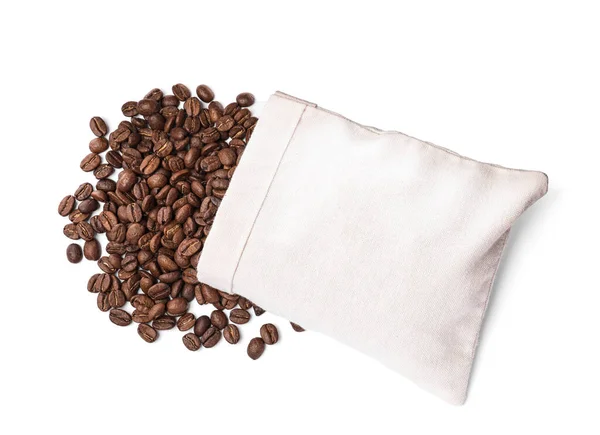 Sack Und Geröstete Kaffeebohnen Auf Weißem Hintergrund Draufsicht — Stockfoto
