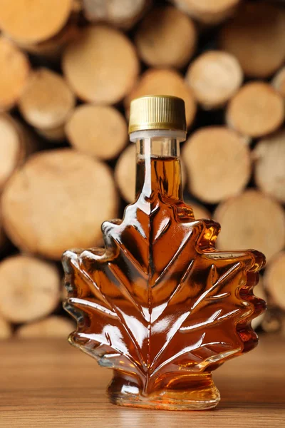 Leaf Shaped Bottle Tasty Maple Syrup Wooden Table — Stock Photo, Image