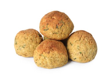 Beyaz arka planda nefis kızarmış falafel topları.
