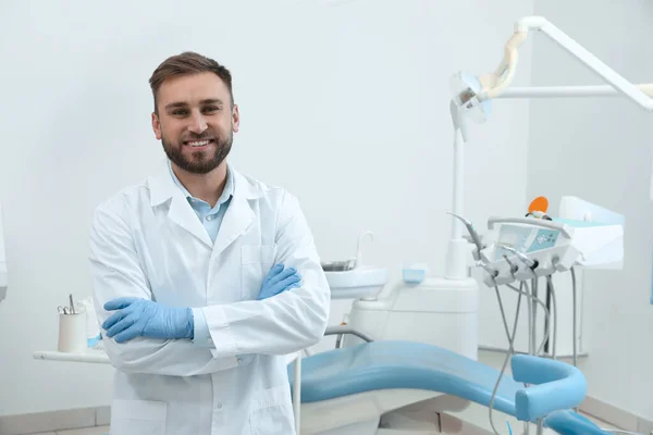 Portret Van Professionele Tandarts Het Werk Kliniek — Stockfoto