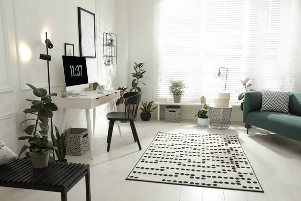 Elegante Interior Habitación Con Lugar Trabajo Cómodo Oficina Casa —  Fotos de Stock