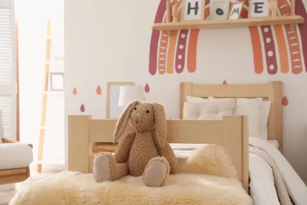 Іграшковий Кролик Штучному Хутрі Спальні Сучасної Дівчини Дизайн Інтер Єру — стокове фото