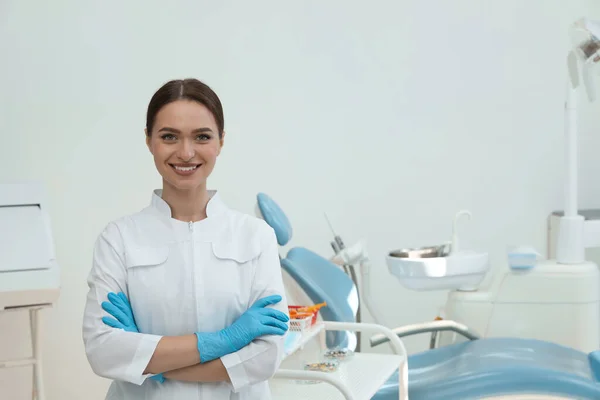 Retrato Dentista Profissional Local Trabalho Clínica — Fotografia de Stock