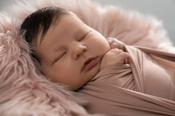 Cute Newborn Baby Sleeping Fuzzy Blanket Closeup — Stock Photo, Image