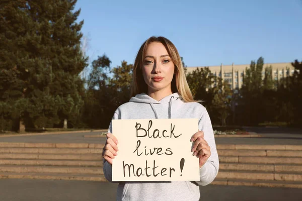 Young Woman Holding Sign Phrase Black Lives Matter Outdoors Racism — Stock Photo, Image
