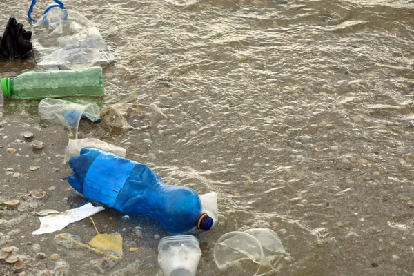 Strand Mit Plastikmüll Verschmutzt Ökologische Probleme — Stockfoto