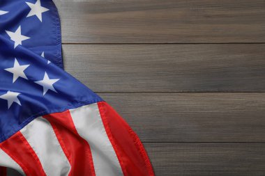 Tahta masada Amerikan bayrağı, üst manzara. Metin için boşluk