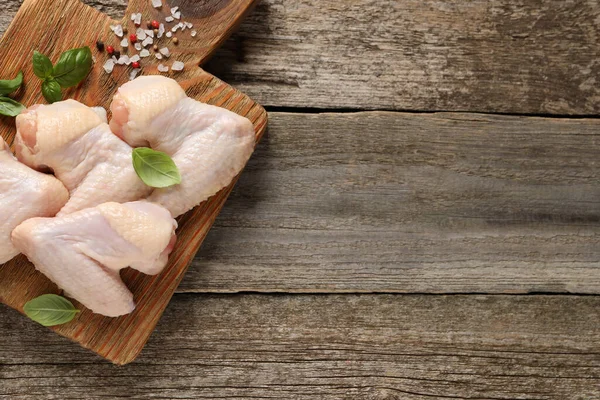 Raw Chicken Wings Basil Spices Wooden Table Top View Space — Stock Photo, Image