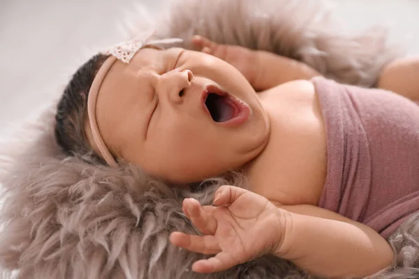 Cute Newborn Baby Yawning Fuzzy Blanket Closeup — Stock Photo, Image
