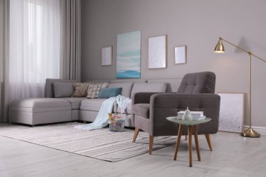 Şık salon iç rahat koltuk ve kanepe