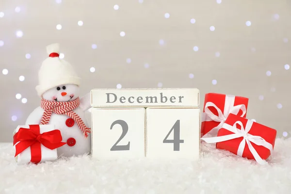 Παραμονή Χριστουγέννων Δεκεμβρίου Ξύλινο Ημερολόγιο Μπλοκ Χαριτωμένο Χιονάνθρωπο Παιχνίδι Και — Φωτογραφία Αρχείου
