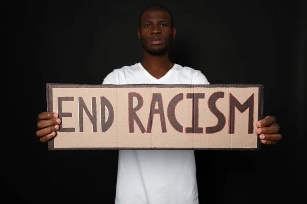African American Man Håller Skylt Med Fras Slut Rasism Svart — Stockfoto