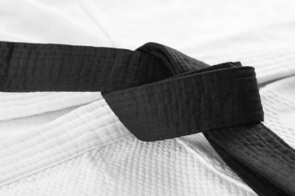 Schwarzer Gürtel Auf Weißem Kimono Nahaufnahme — Stockfoto