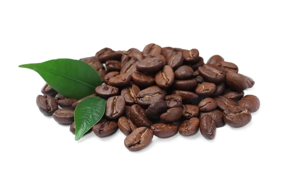 Pile Roasted Coffee Beans Fresh Leaves White Background — Stock Photo, Image