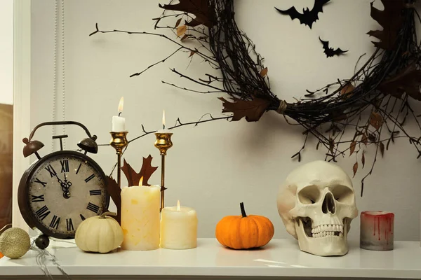 Olika Halloweeninredning Bord Inomhus Festlig Inredning — Stockfoto