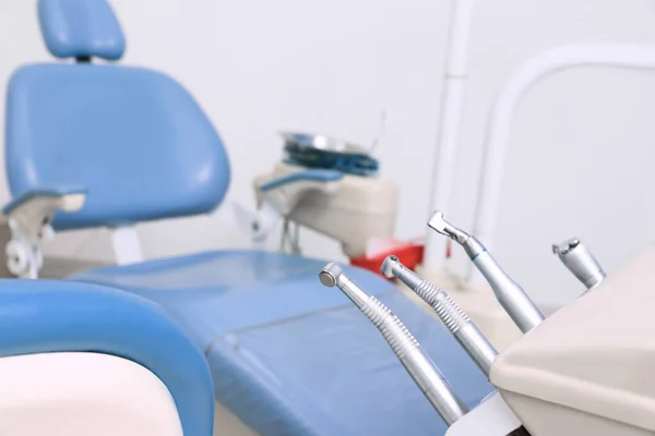 Dişçinin Ofisinde Profesyonel Ekipman Seti Mesaj Için Yer — Stok fotoğraf