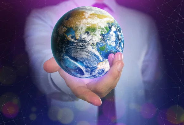 Världen Våra Händer Man Som Innehar Digital Modell Jorden Närbild — Stockfoto