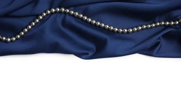 Belles Perles Soie Bleu Foncé Sur Fond Blanc — Photo