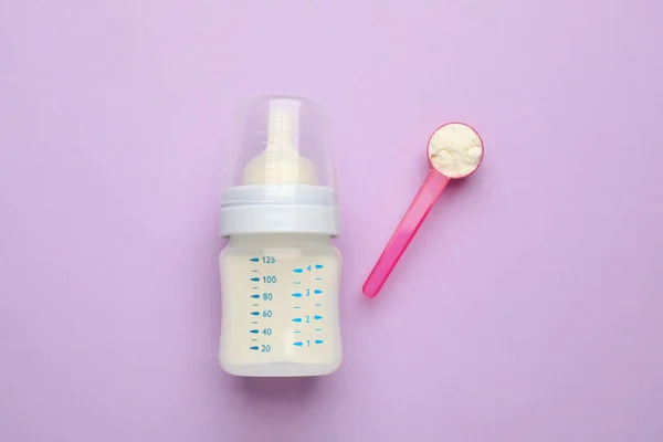 Feeding Bottle Infant Formula Powder Violet Background Flat Lay — Stock Photo, Image
