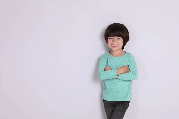 Портрет Милого Маленького Хлопчика Білому Тлі Простір Тексту — стокове фото