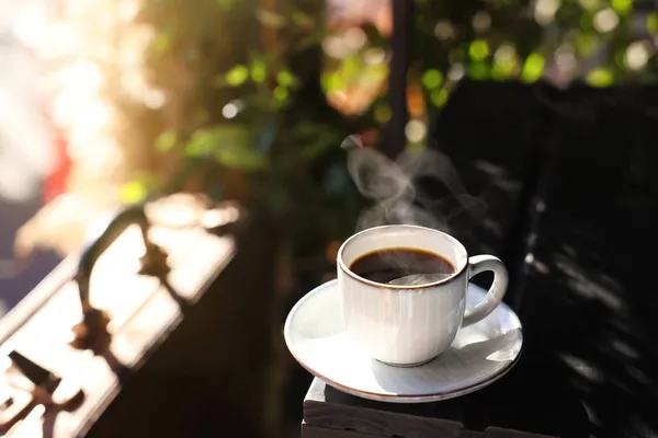 Чашка Горячего Ароматного Кофе Столе Кафе Открытом Воздухе Пространство Текста — стоковое фото