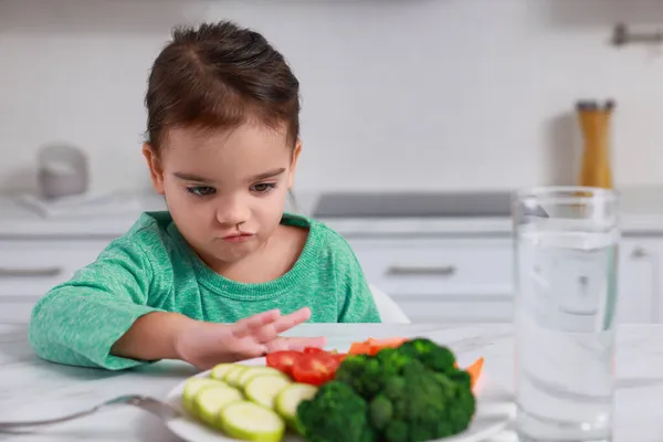 Cute Little Girl Refusing Eat Vegetables Kitchen — Stock Photo, Image
