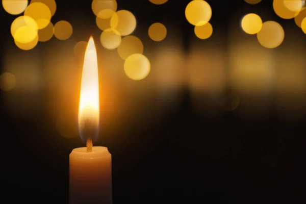 Vela Cera Ardiendo Oscuridad Efecto Bokeh Nochebuena —  Fotos de Stock