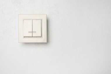 Beyaz arka planda modern ışık düğmesi. Metin için boşluk