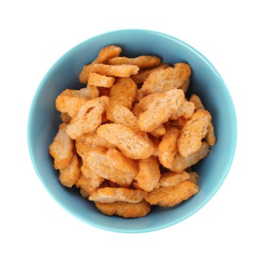 Beyaz arka planda kasede lezzetli gevrek ruslar, üst manzara.