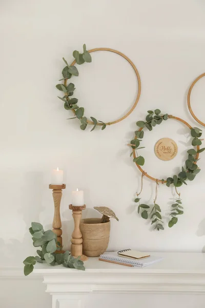 Schöne Eukalyptus Dekor Der Weißen Wand Zimmer Interieur — Stockfoto