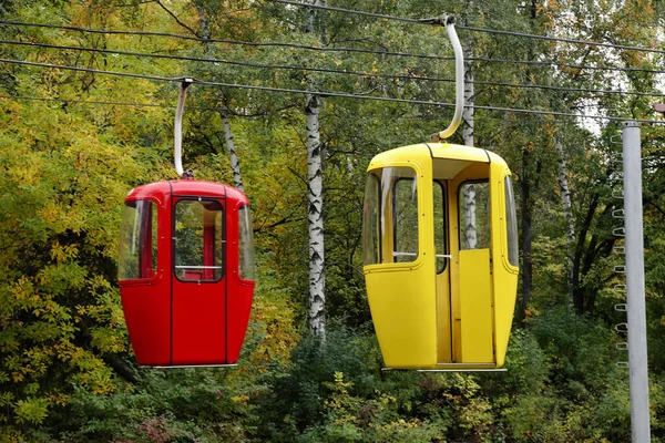 Vue Téléphérique Avec Cabines Lumineuses Dans Parc Jour Automne — Photo