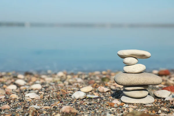 Pilha Pedras Praia Espaço Para Texto Conceito Harmonia Equilíbrio — Fotografia de Stock