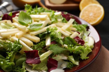 Masada servis edilen enfes şalgam salatası.