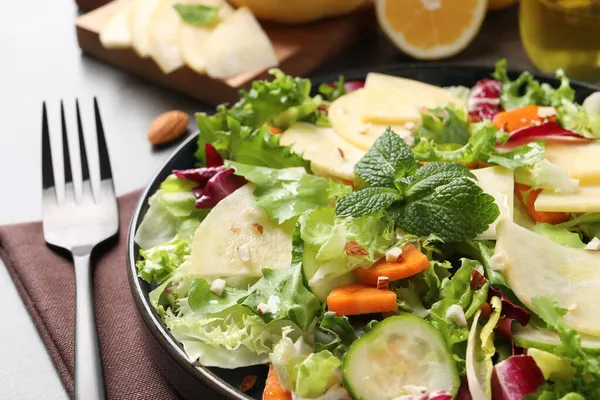 Läcker Rovsallad Serverad Bord Närbild — Stockfoto