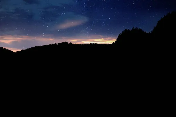 Bela Vista Céu Estrelado Sobre Montanhas Noite — Fotografia de Stock