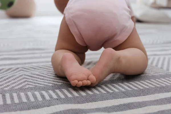 Baby Crawling Floor Home Closeup — Stock Photo, Image
