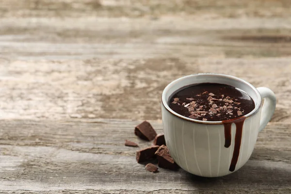 Delicioso Chocolate Caliente Taza Sobre Mesa Madera Espacio Para Texto — Foto de Stock