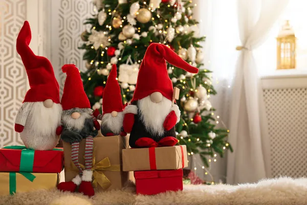 Şirin Noel Cüceleri Hediye Kutuları — Stok fotoğraf