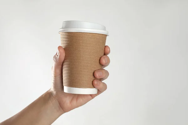 Vrouw Met Afhaalpapier Koffiekopje Witte Achtergrond Close Ruimte Voor Tekst — Stockfoto