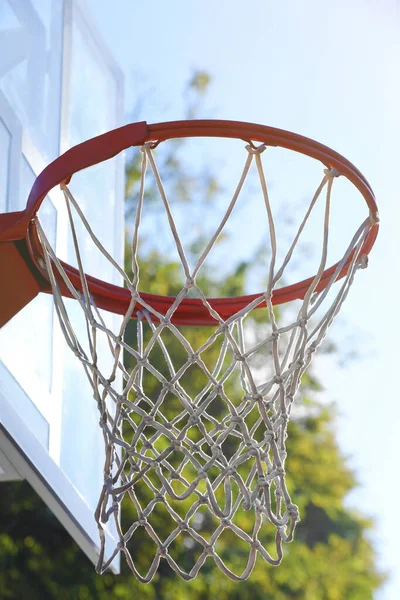 Basketball Hoop Net Outdoors Sunny Day — Stok Foto
