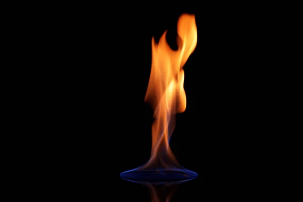 Schöne Ansicht Von Flammendem Wodka Auf Schwarzem Hintergrund — Stockfoto