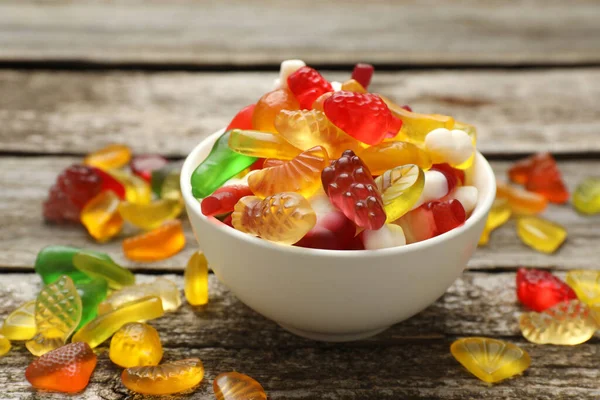 Läckra Gummy Frukt Formade Godis Träbord Närbild — Stockfoto
