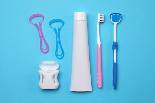 Composición Plana Con Limpiadores Lengüetas Productos Para Cuidado Dientes Sobre — Foto de Stock