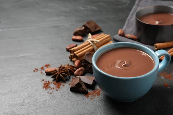Siyah Masada Fincanda Nefis Sıcak Çikolata Metin Için Boşluk — Stok fotoğraf