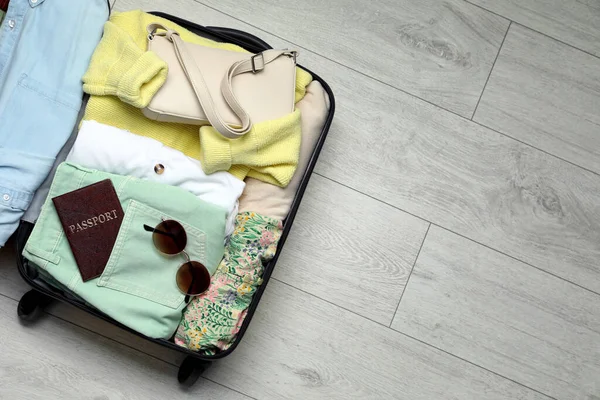 Open Suitcase Clothes Accessories Floor Top View Space Text — Stock Photo, Image