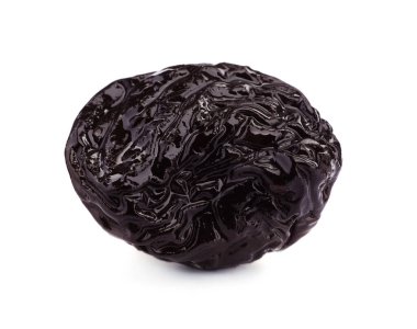 Bir tatlı kurutulmuş kuru erik beyaza izole edilmiş.