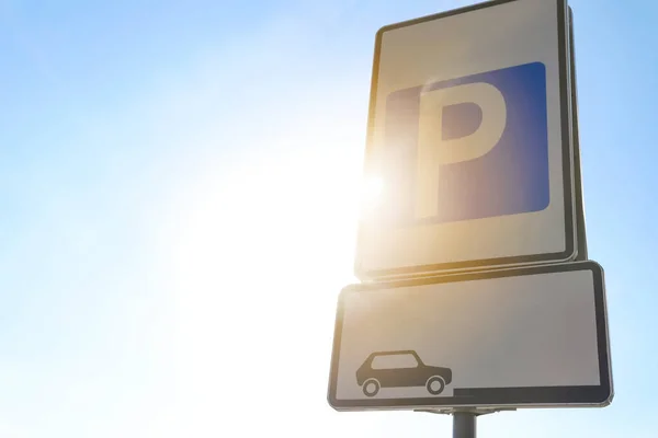 Znak Drogowy Parking Zewnątrz Słoneczny Dzień — Zdjęcie stockowe