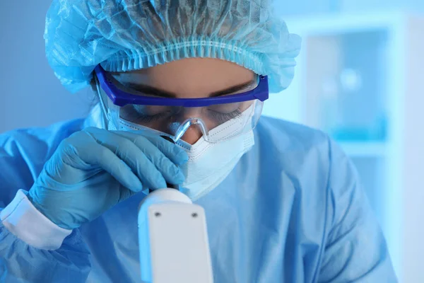 Scientist Working Microscope Laboratory Closeup Medical Research — Stock Photo, Image