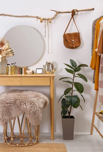 Moderne Houten Kaptafel Met Spiegel Kamer — Stockfoto