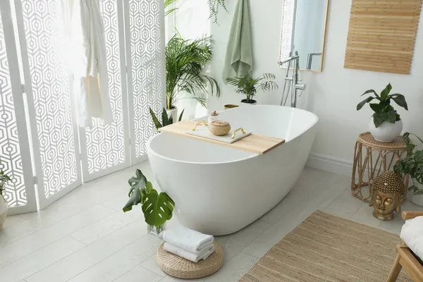 Stylish Bathroom Interior Modern Tub Houseplants Beautiful Decor Home Design — Stock Photo, Image